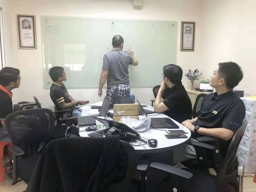 认真讨论每一个细节